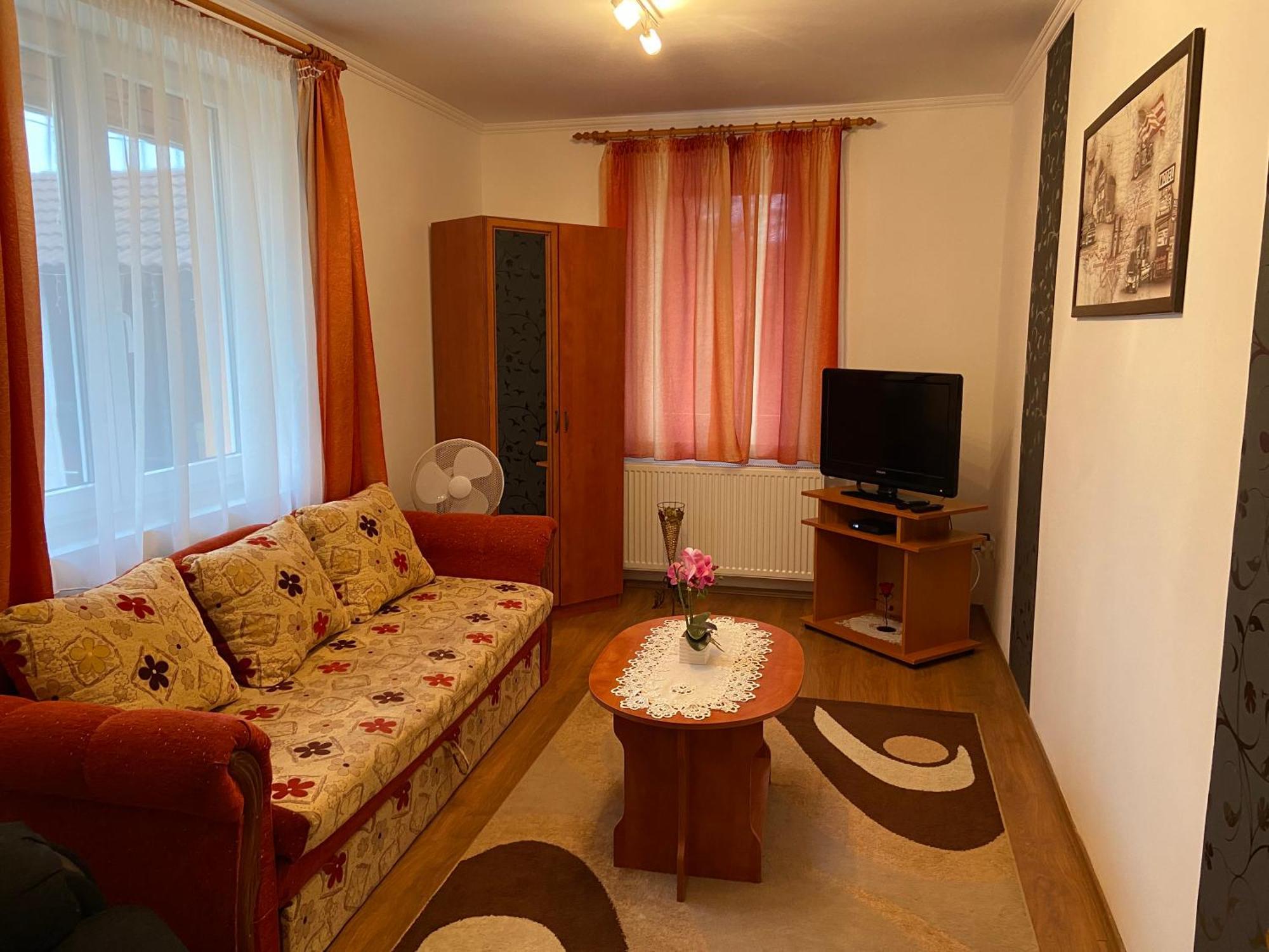 Vadrozsa Vendeghaz-Apartman Demjén エクステリア 写真