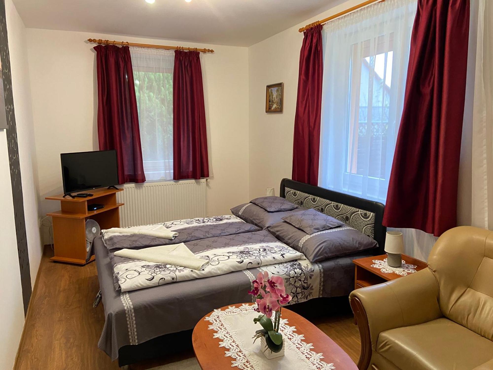 Vadrozsa Vendeghaz-Apartman Demjén エクステリア 写真