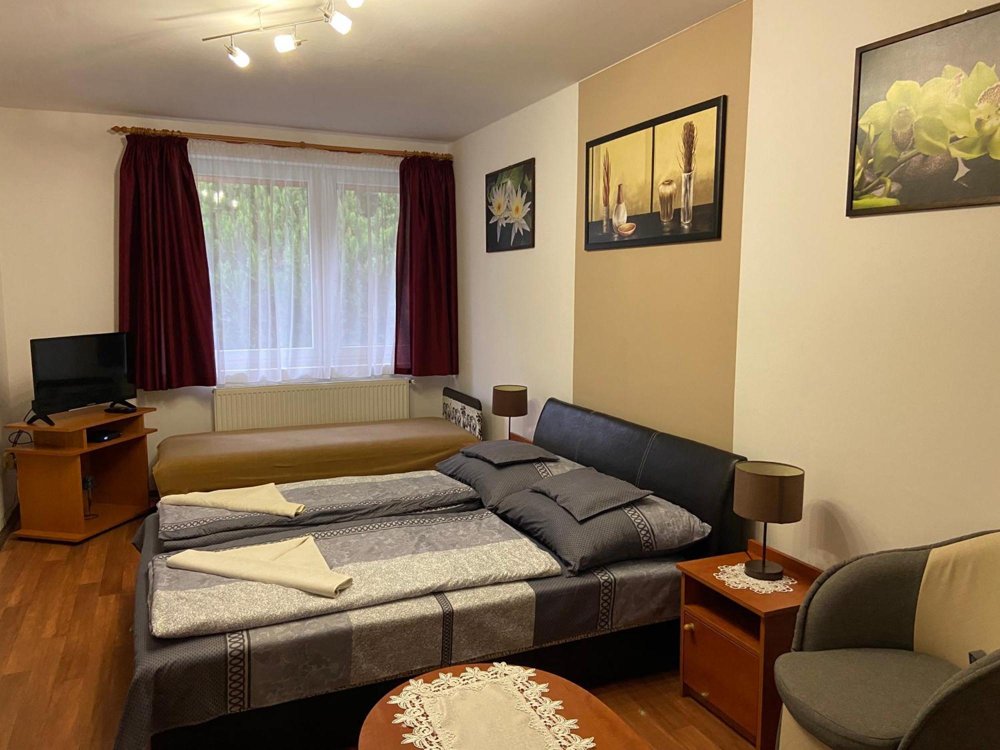 Vadrozsa Vendeghaz-Apartman Demjén エクステリア 写真
